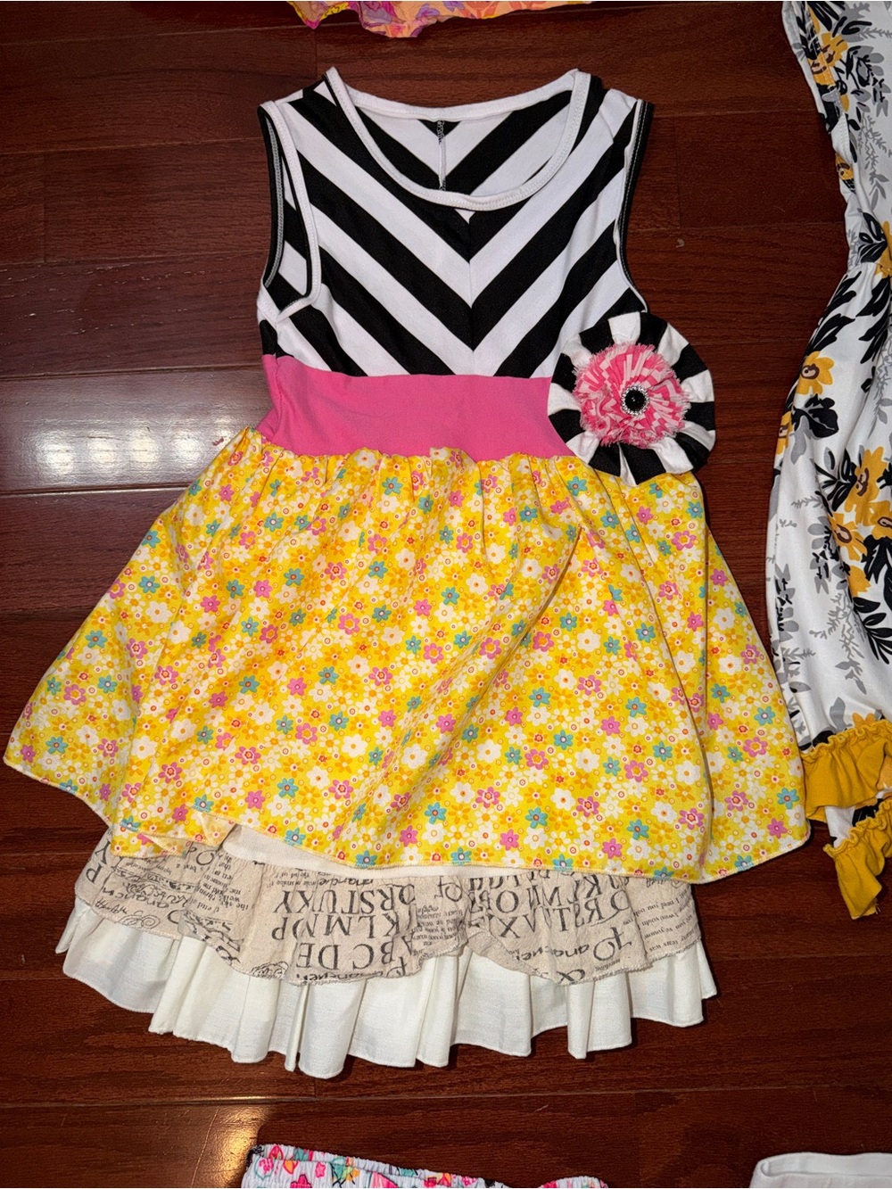 BUNDLE OF GIRLS DRESSES - Picture 6 of 16